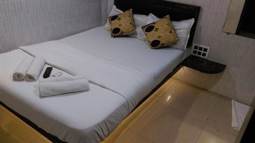 Hotel Paris Residency Mumbai Bagian luar foto